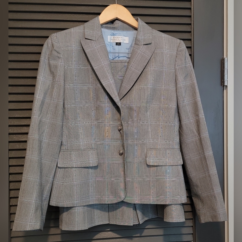 Tahari ASL skirt suit black/light blue plaid, EUC, Size 6P Jacket, 8P Skirt